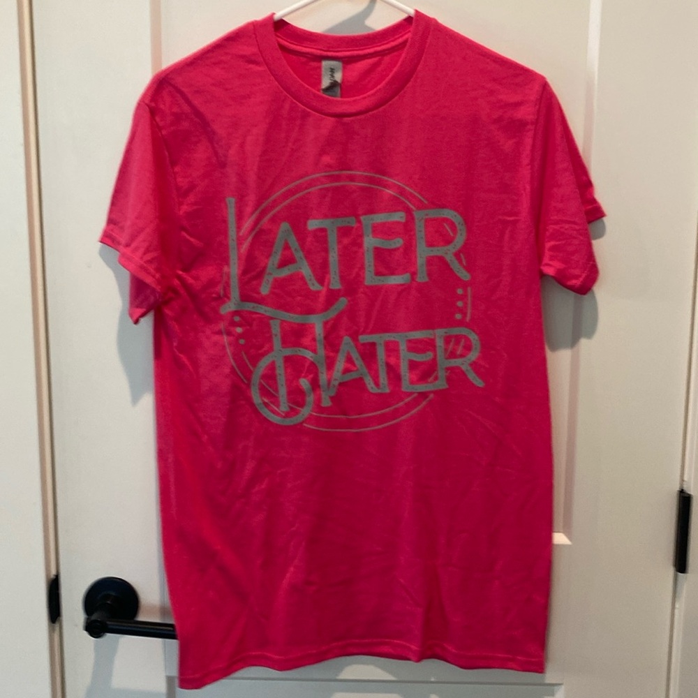 Gildan Heavy Cotton Short Sleeve Tee w/Saying Across Front. Pink. Size Small